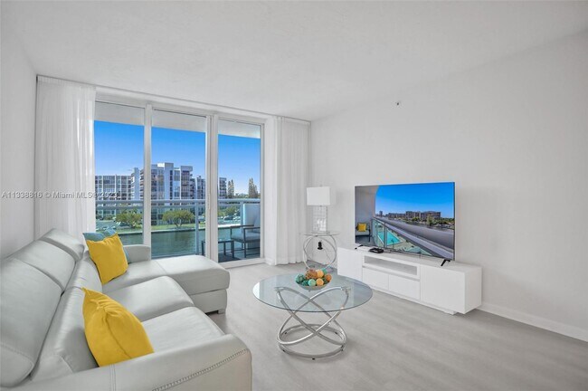 Building Photo - 3000 S Ocean Dr