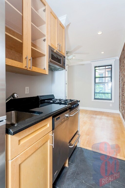 Foto del edificio - 340 E 18th St