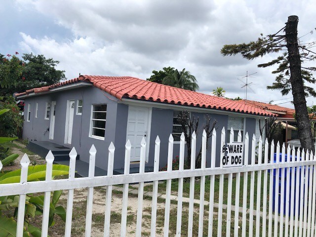 Primary Photo - 2620 NW 35th St