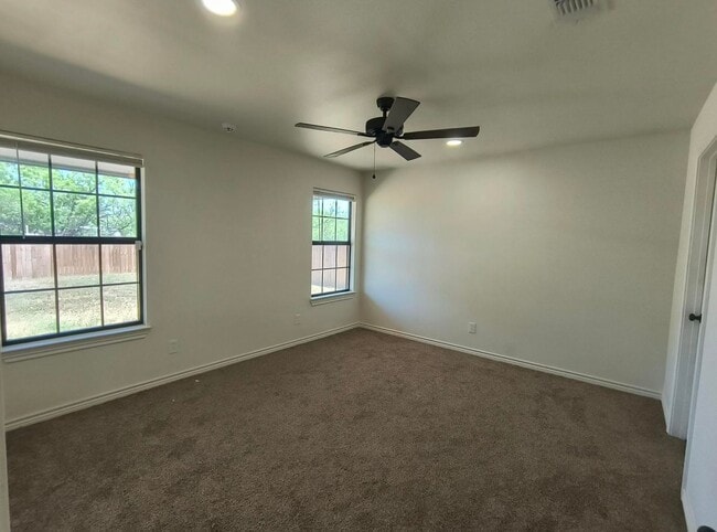 Building Photo - BEAUTIFUL, newly built 3 bedroom, 2 bath home AVAILABLE NOW!