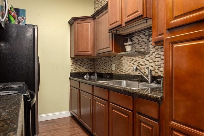 Photo - 2627 Douglas Ave Apartment