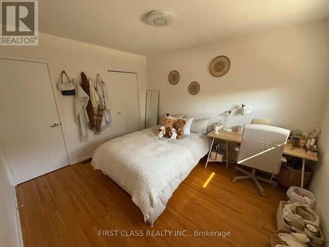 Building Photo - 657 Sevilla Park Pl