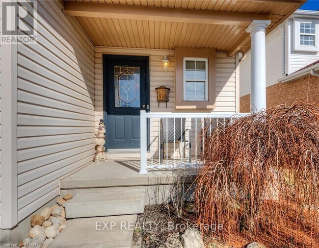 Building Photo - 89 Milson Crescent