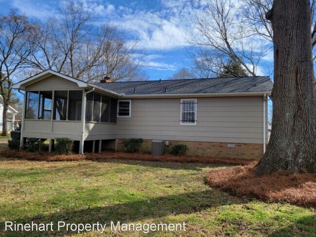Building Photo - 3 br, 1.5 bath House - 505 North Jones Avenue