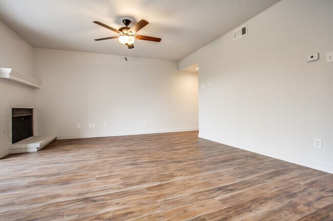 Foto del edificio - Creekside Condominumums Unit 33