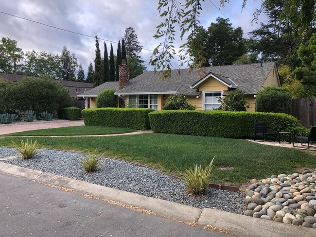 Building Photo - Apple Blossom Manor: Charming 2 Bedroom, 1...
