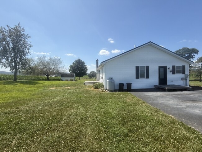 Building Photo - 880 W Matterstown Rd