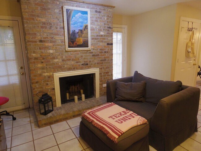 Building Photo - UT PRE LEASE: 2 bed / 2 bath Well-maintain...