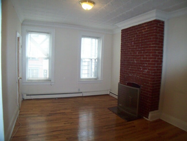 Building Photo - 206 2nd St