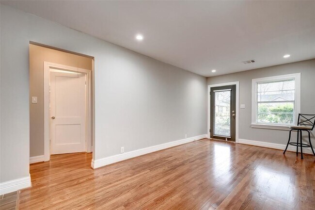 Foto del edificio - 705 Barkley St