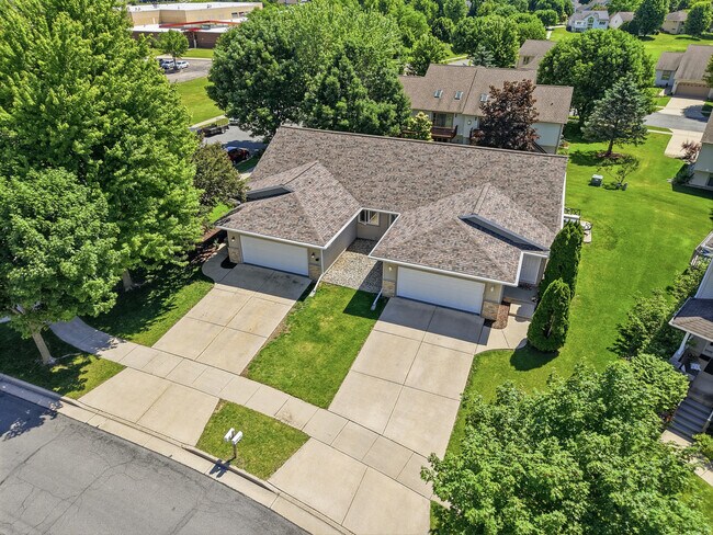 Vista aérea - Frontal - 1051 Tamarack Way