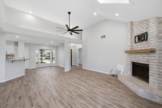 Building Photo - 1805 Whitebriar Dr