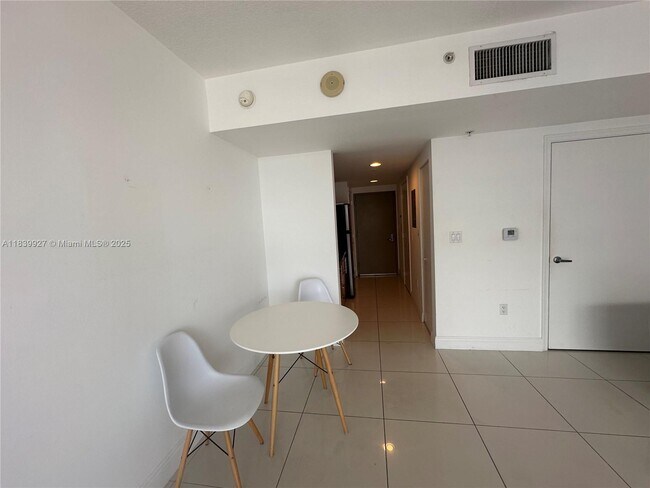 Foto del edificio - 1750 N Bayshore Dr