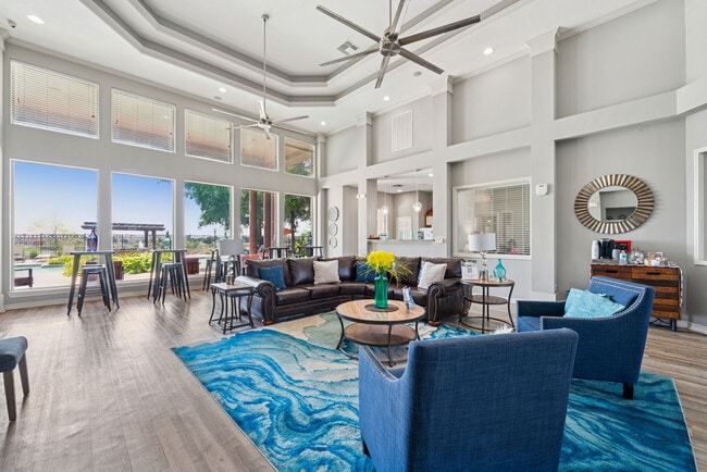 Building Photo - Blue Lake Villas