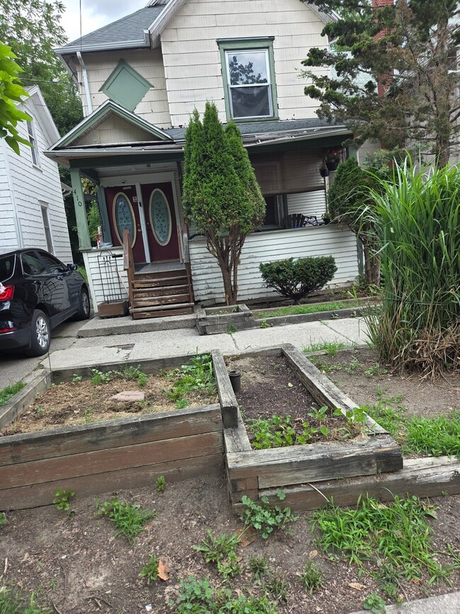 Photo - 410 W Lapeer St House