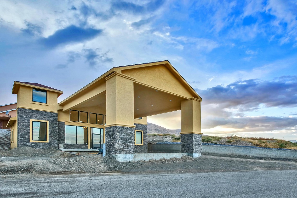 Primary Photo - High Ground Village & Courtyard Apartments