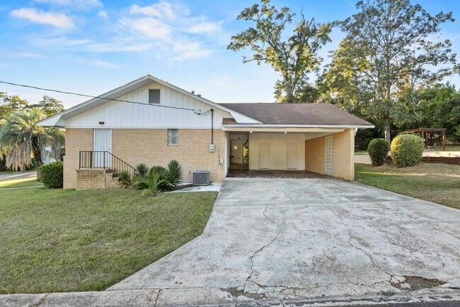 Building Photo - 204 Ruby Hubbard Way