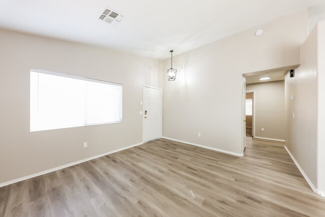 Building Photo - 427 N Payton