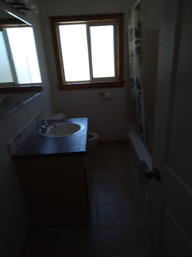 Bathroom - 1199 NE Ochoco Ave