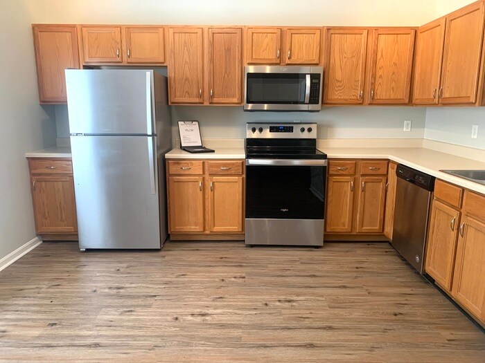 Primary Photo - 3 Bedroom Townhome for Rent