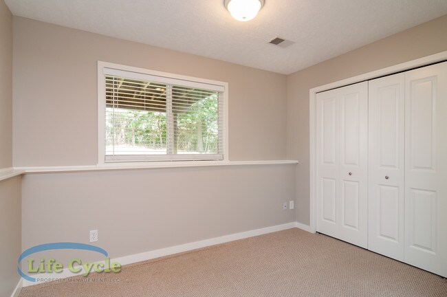 Building Photo - 5980 Clear Pointe Drive Southeast