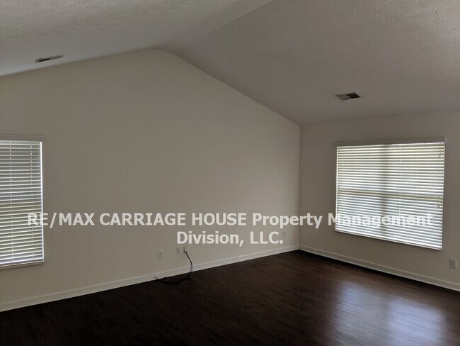 Building Photo - 5492  Escalade Dr