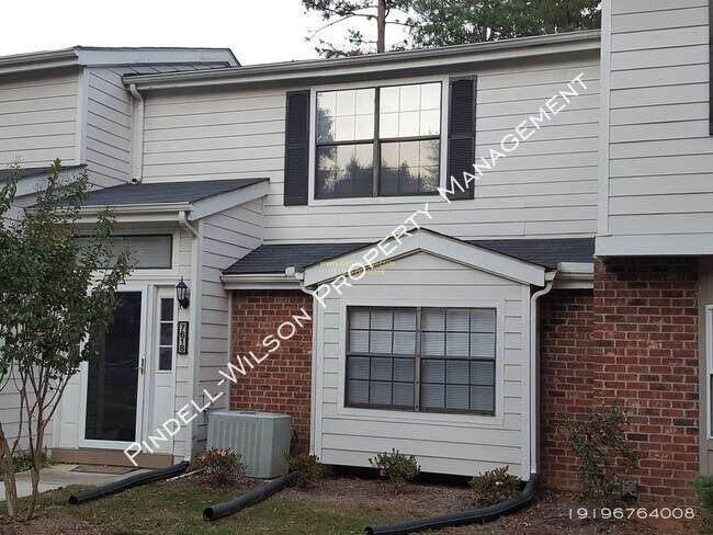 Foto del edificio - Stonehenge Townhome