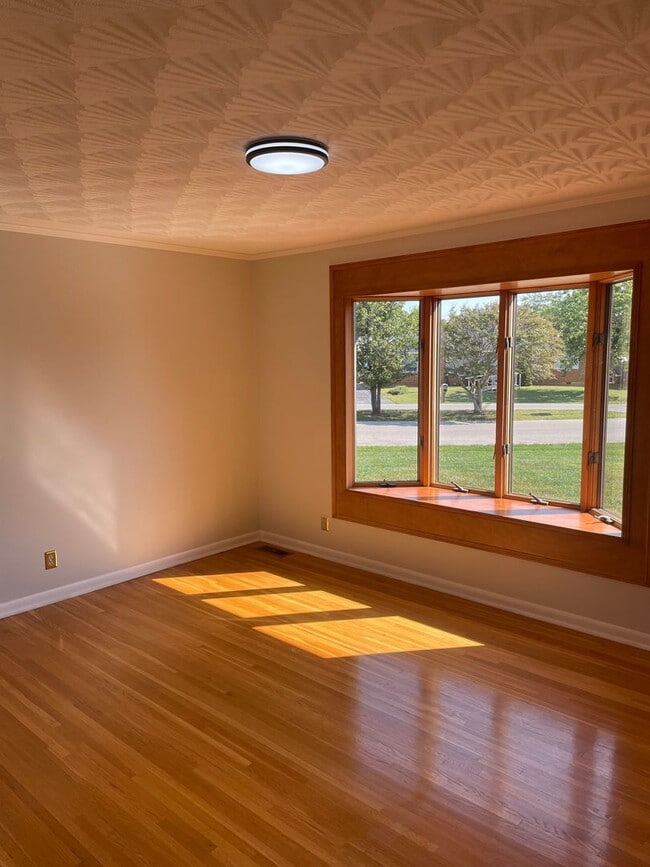 Building Photo - 3 Bed/1 Bath Home