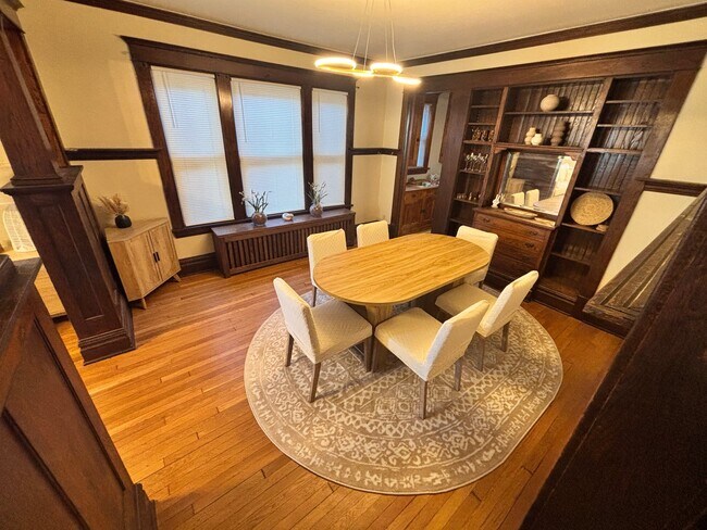 Foto del edificio - 748 University Ave W