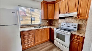 Building Photo - 2760 W 61st Pl