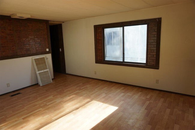 Building Photo - 2322 Pine St