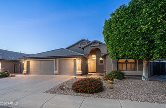 Building Photo - 2460 E Elgin St