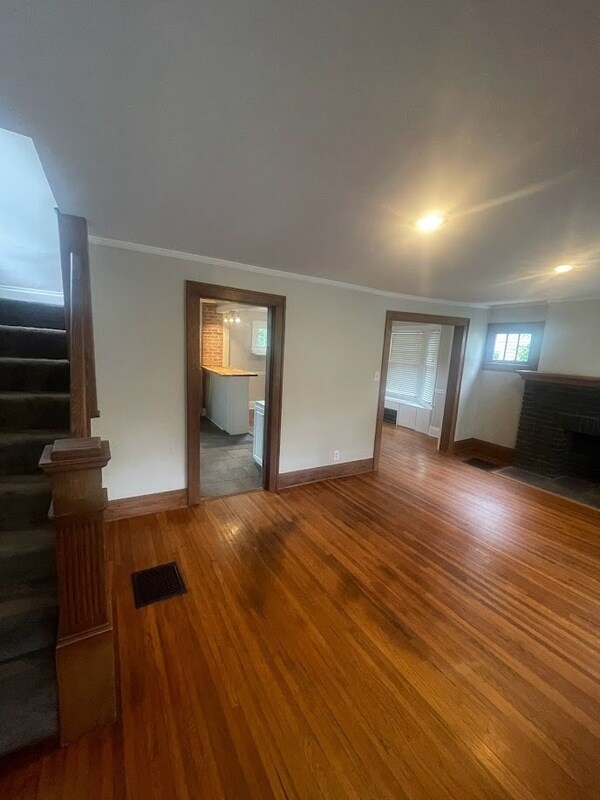 Foto del edificio - 155 E Lakeview Ave