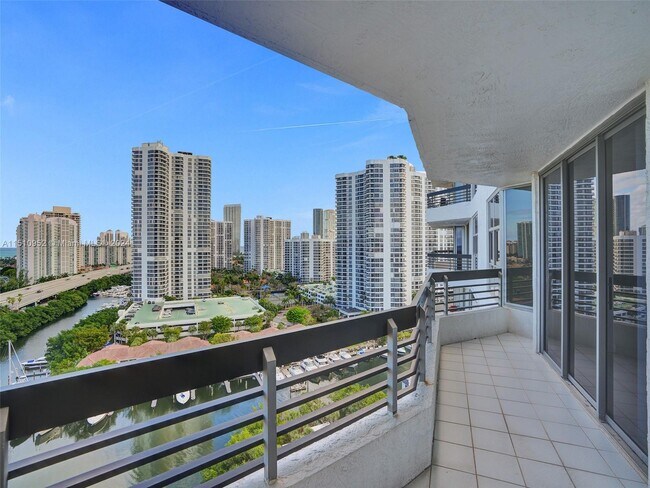 Foto del edificio - 3400-3192 NE 192 St