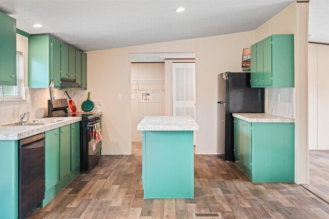 Building Photo - 265 Hershal Ln