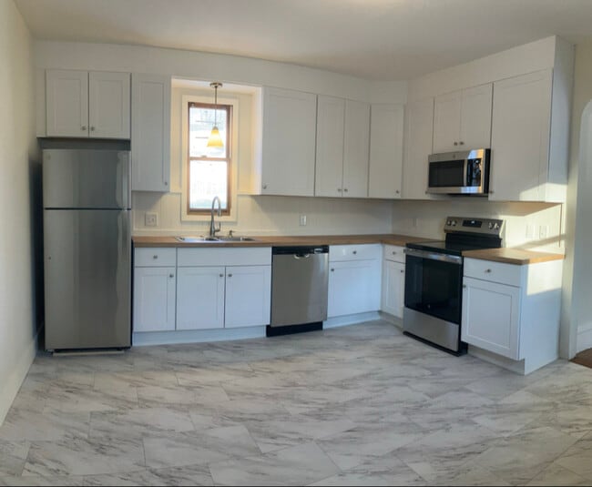 Building Photo - 22 Main St