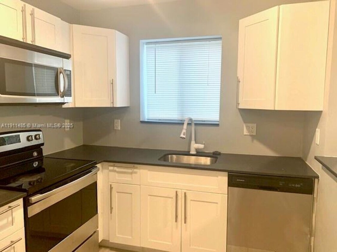 Foto principal - 4126 NW 3rd Ave