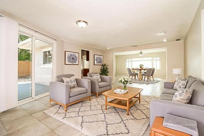 Building Photo - 1976 Drew Plaza