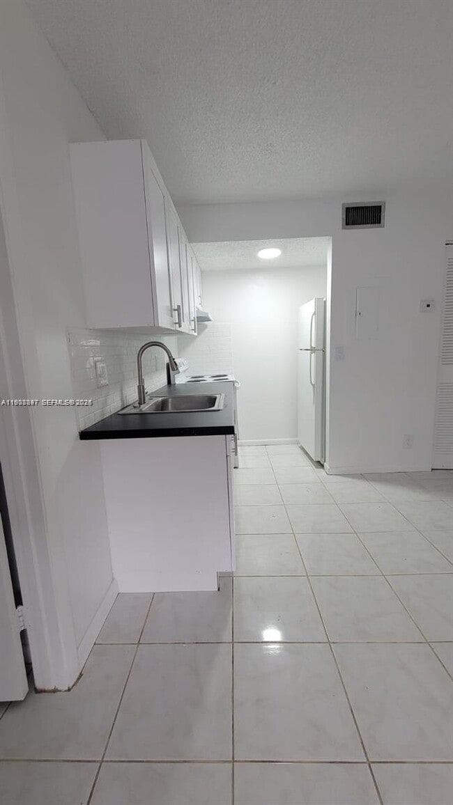 Building Photo - 2042 NW 43 Terrace