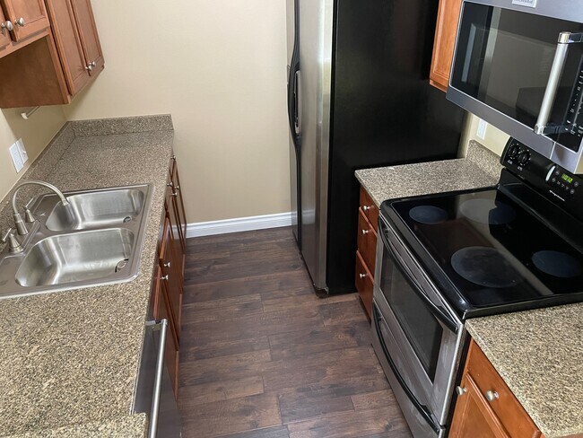 Kitchen with all near-new appliances - 1756 Essex St