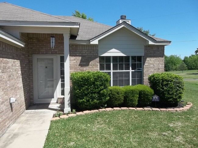 Building Photo - CUTE 3 BEDROOM IN A CUL-DE-SAC