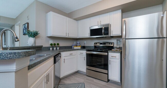 Foto del edificio - Lakes at North Port Apartments