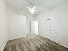 Building Photo - 236 Almond Dr