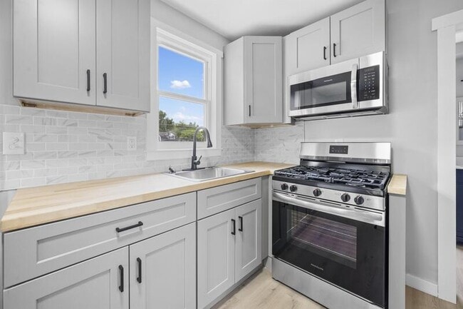 Foto del edificio - 346 E Bernhard Ave