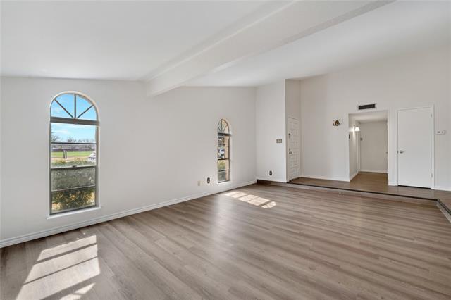 Foto del edificio - 3021 Pinewood Dr