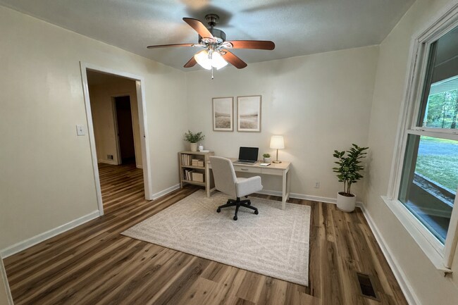 Foto del edificio - Well Maintained 3 Bedroom 2 Bath on a Private 1 Acre Lot