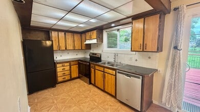 Building Photo - 15041 SE Millmain Dr