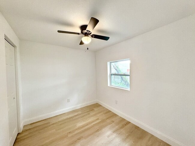 Foto del edificio - 4605 N Hubert Ave