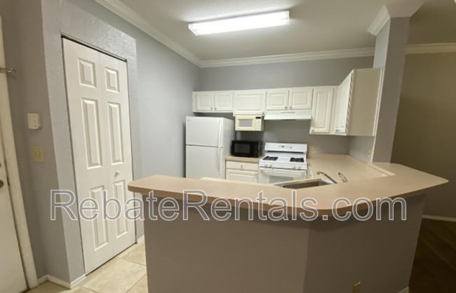 Foto del edificio - 13810 Sutton Park Dr N
