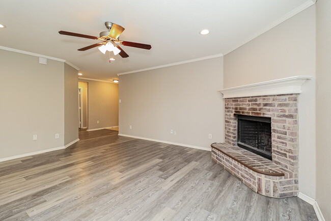 Building Photo - 2513 Buffalo Run